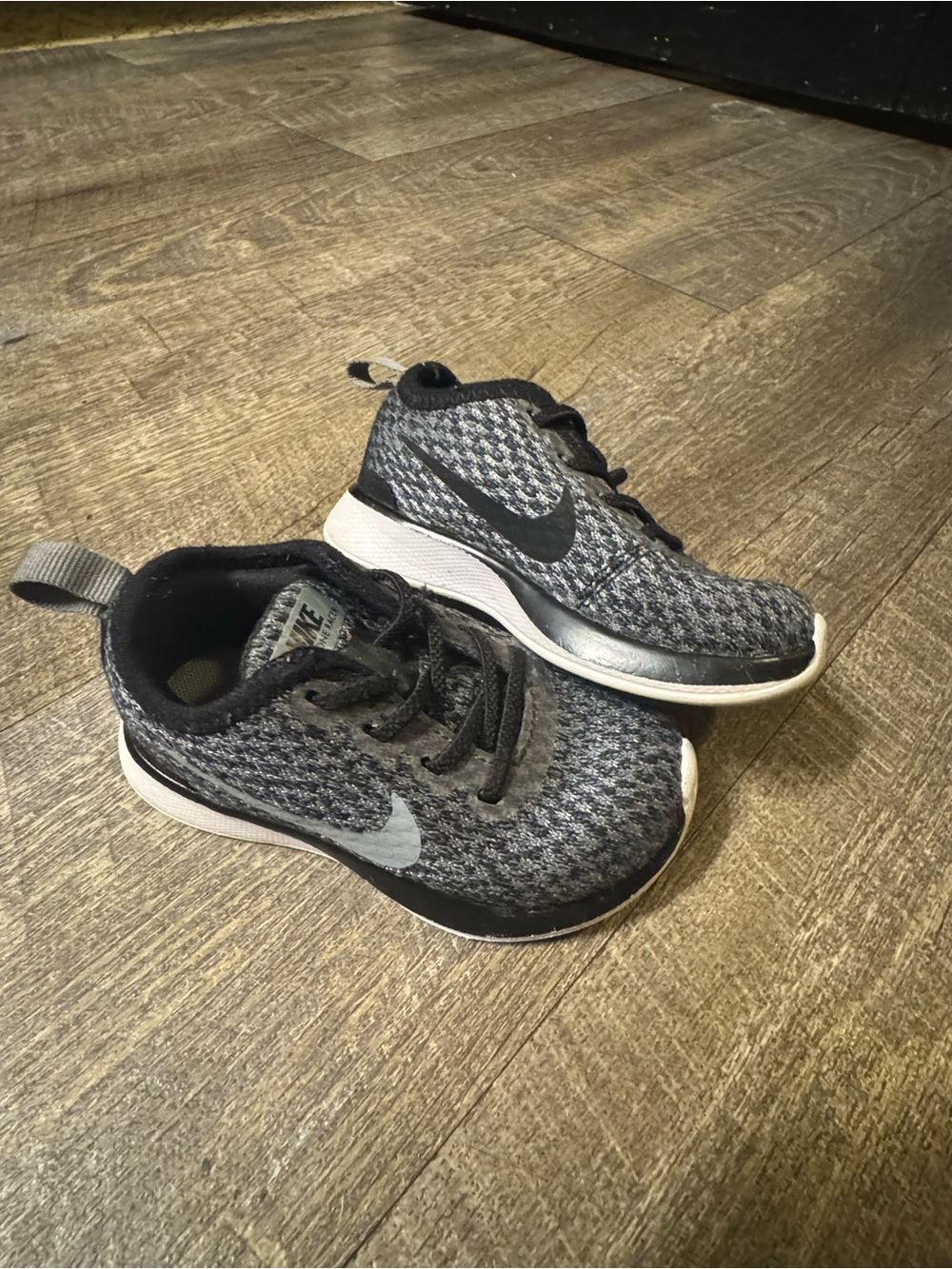 Nike Kids Black and Gray Knit Lightweight Sneaker